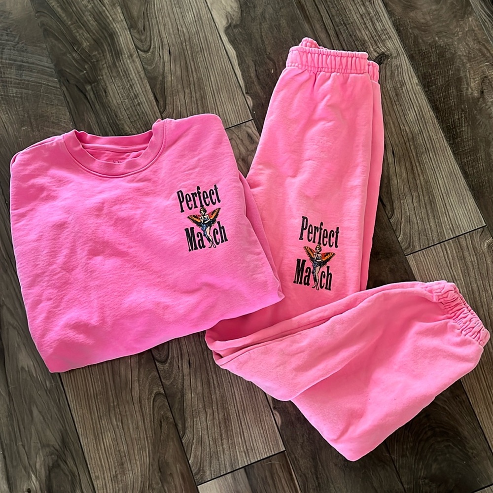 Boys Lie Pink 'Perfect Match' Sweatsuit. Size M